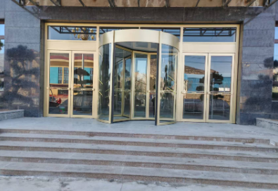 平凉旋转门的旋转速度应该是多少？