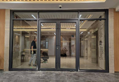 平凉肯德基门由哪些配件组成？