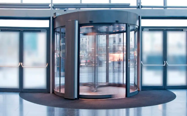 平凉应对人流量大的入口？旋转门的高效分流与不间断通行优势！